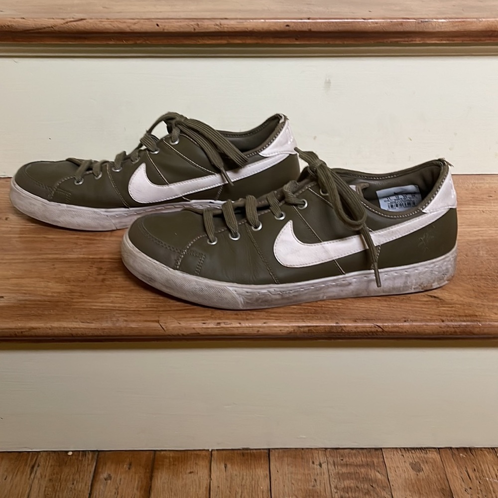 Nike Men’s Sweet Legacy Size 11 Olive Green Shoes - Picture 2 of 6